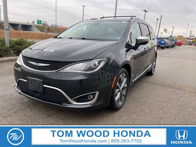 2017 Chrysler Pacifica Minivan Limited FWD photo