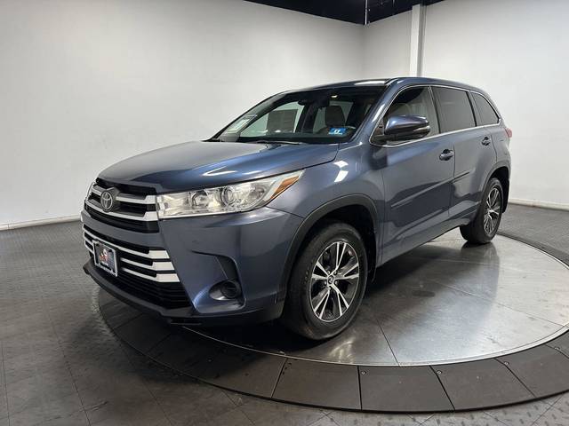 2017 Toyota Highlander LE AWD photo