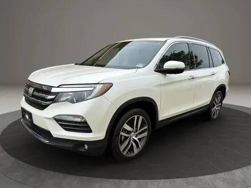 2017 Honda Pilot Touring AWD photo