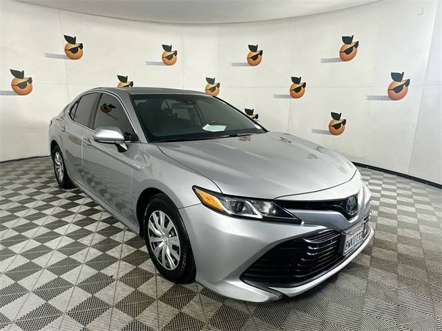 2018 Toyota Camry Hybrid LE FWD photo