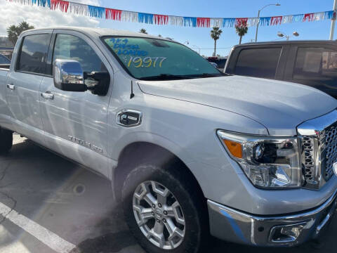 2017 Nissan Titan XD SL 4WD photo