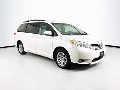 2017 Toyota Sienna XLE FWD photo