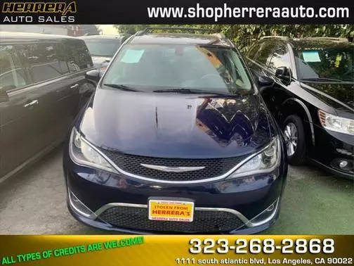 2017 Chrysler Pacifica Minivan Touring Plus FWD photo