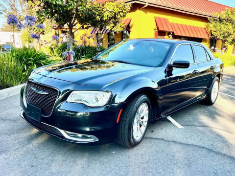 2018 Chrysler 300 Touring RWD photo