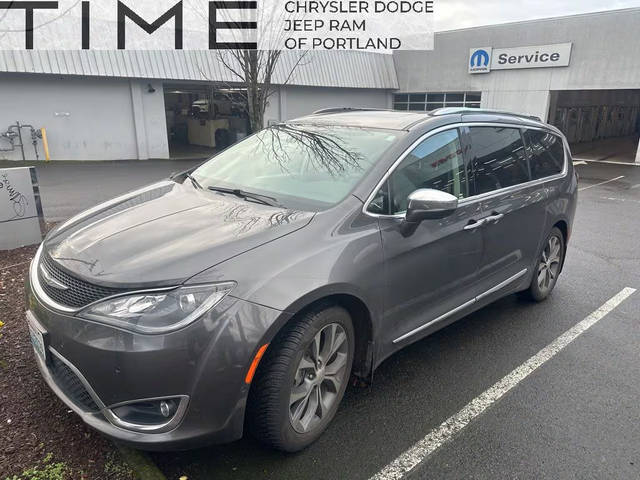 2018 Chrysler Pacifica Minivan Limited FWD photo