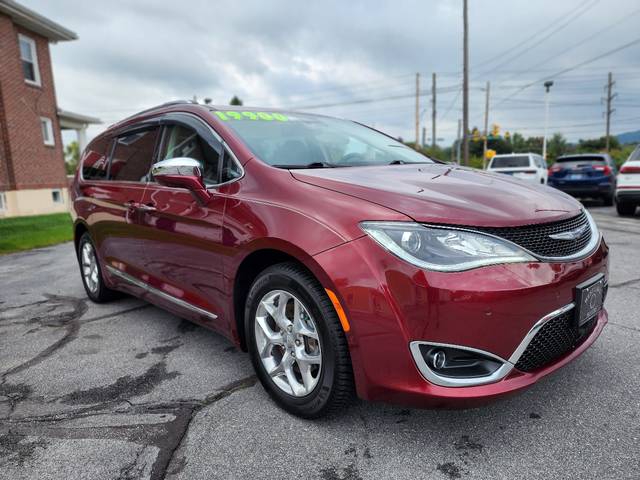 2018 Chrysler Pacifica Minivan Limited FWD photo