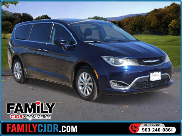 2018 Chrysler Pacifica Minivan Touring Plus FWD photo