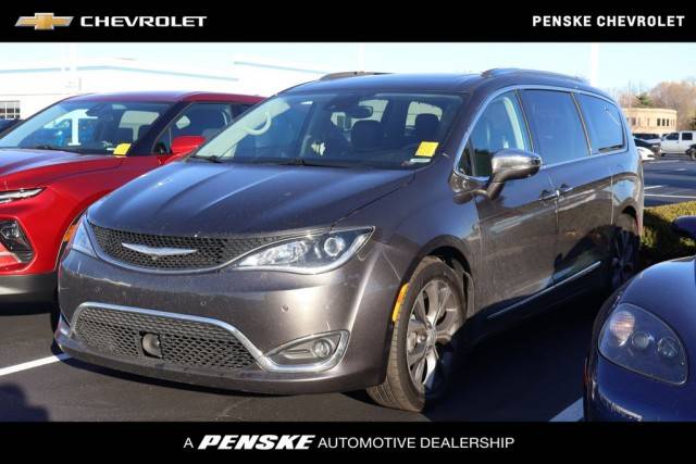 2018 Chrysler Pacifica Minivan Limited FWD photo