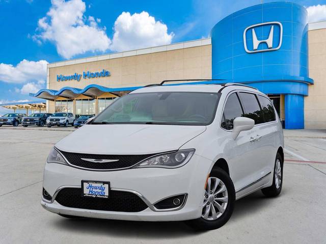 2018 Chrysler Pacifica Minivan Touring L Plus FWD photo