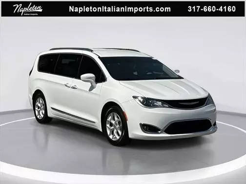 2018 Chrysler Pacifica Minivan Touring L Plus FWD photo