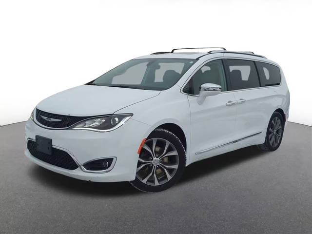 2018 Chrysler Pacifica Minivan Limited FWD photo