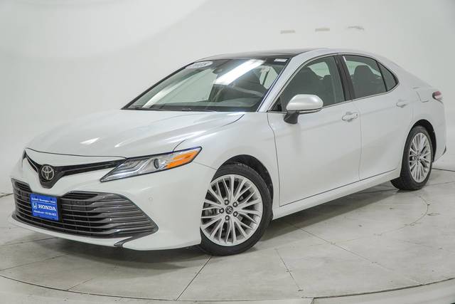 2018 Toyota Camry XLE FWD photo