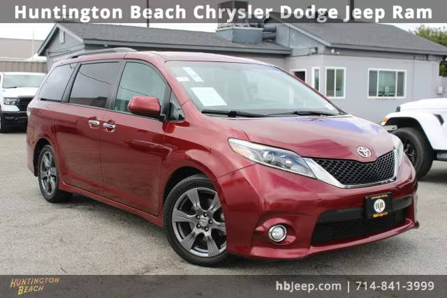 2017 Toyota Sienna SE FWD photo