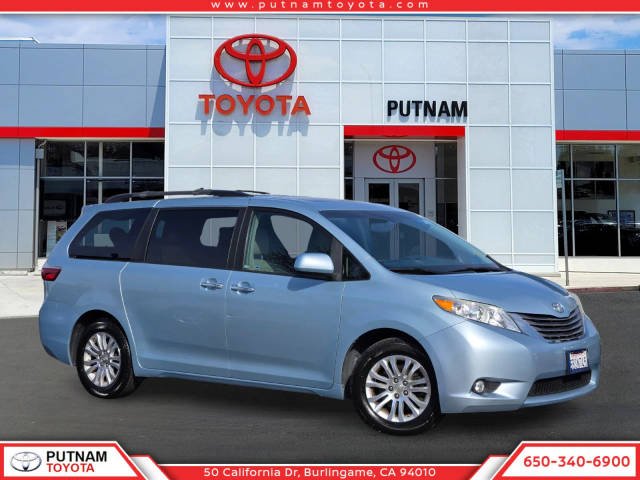 2017 Toyota Sienna XLE FWD photo