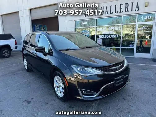 2018 Chrysler Pacifica Minivan Touring Plus FWD photo