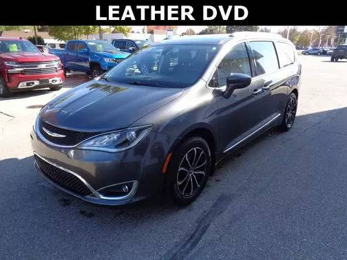 2018 Chrysler Pacifica Minivan Touring L FWD photo