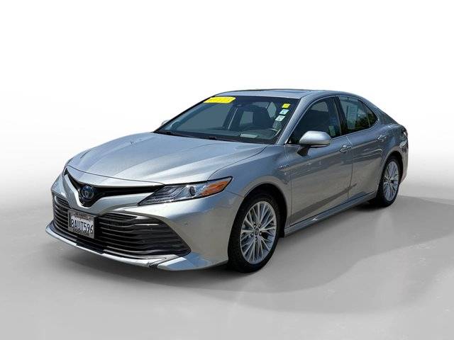 2018 Toyota Camry Hybrid XLE FWD photo