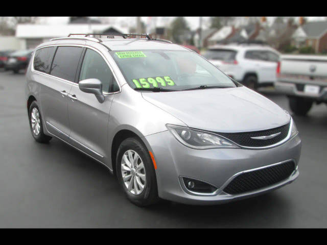 2018 Chrysler Pacifica Minivan Touring L FWD photo