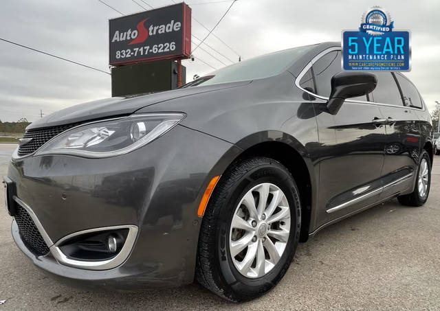 2018 Chrysler Pacifica Minivan Touring L Plus FWD photo