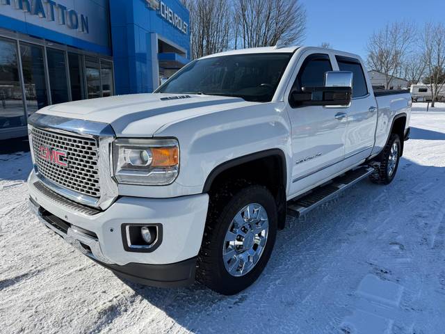 2016 GMC Sierra 2500HD Denali 4WD photo