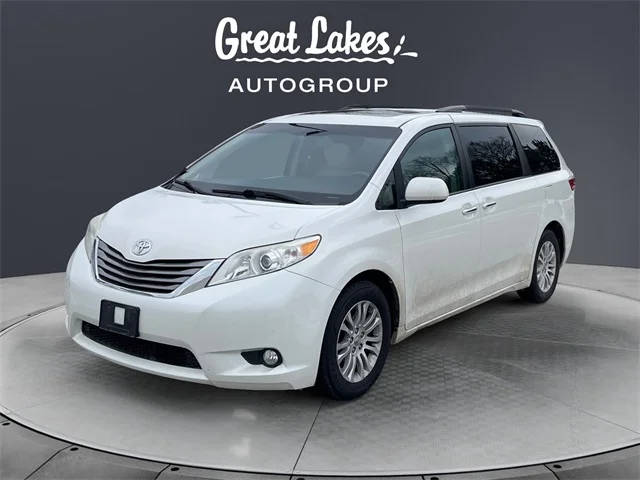 2017 Toyota Sienna XLE FWD photo