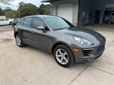 2018 Porsche Macan  AWD photo