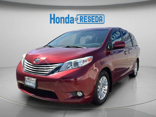 2017 Toyota Sienna XLE FWD photo