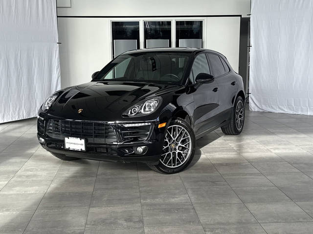 2018 Porsche Macan  AWD photo