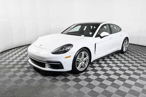 2018 Porsche Panamera  RWD photo