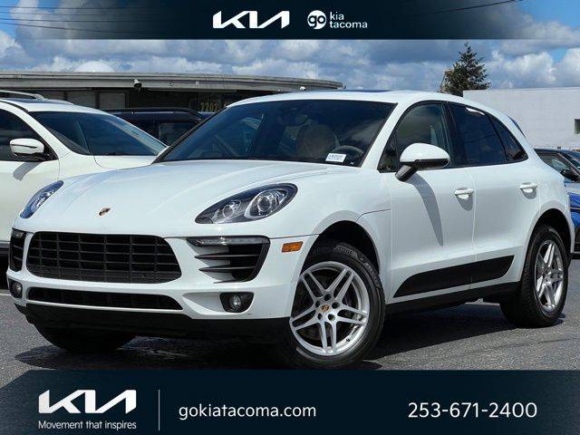 2018 Porsche Macan  AWD photo