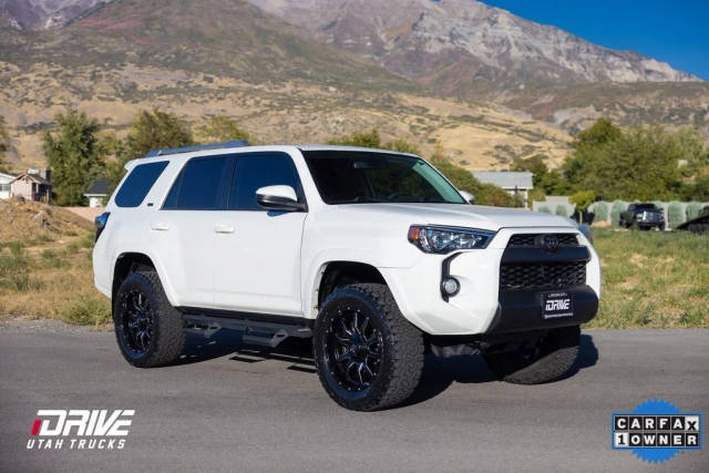 2018 Toyota 4Runner SR5 4WD photo