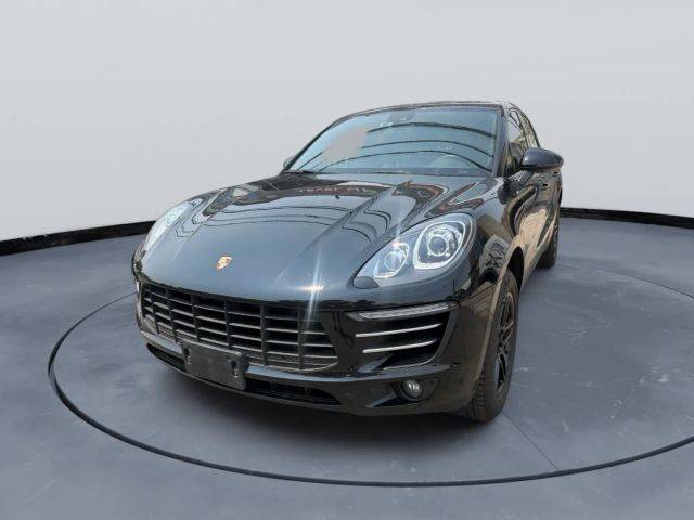 2018 Porsche Macan AWD photo