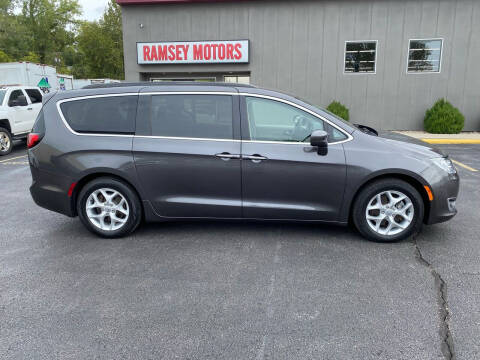 2018 Chrysler Pacifica Minivan Touring Plus FWD photo