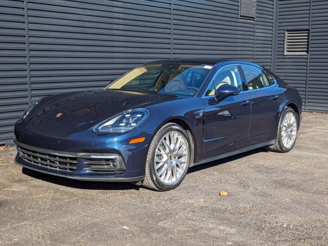 2018 Porsche Panamera 4 AWD photo