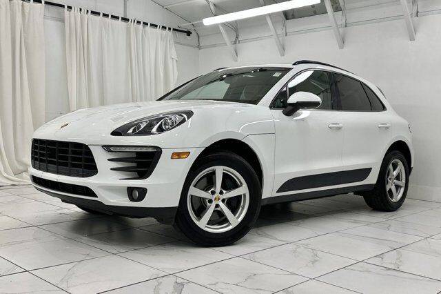 2018 Porsche Macan  AWD photo