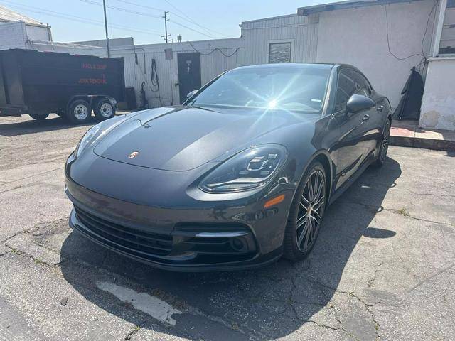 2018 Porsche Panamera  RWD photo