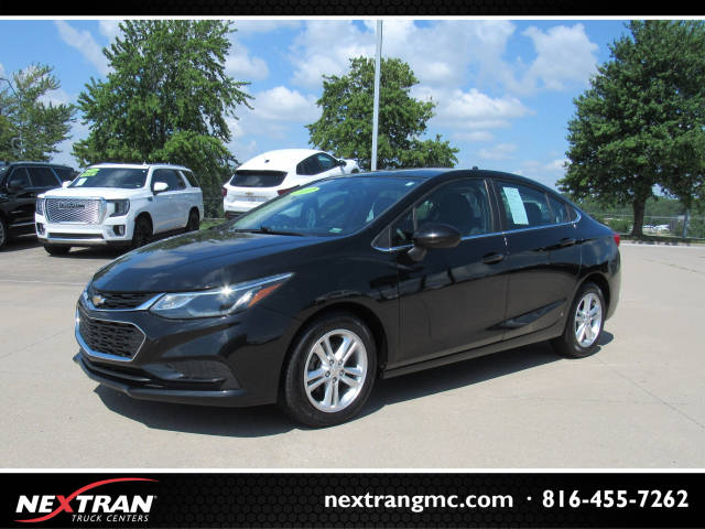 2017 Chevrolet Cruze LT FWD photo