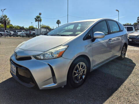 2015 Toyota Prius v Three FWD photo