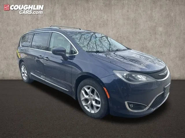 2018 Chrysler Pacifica Minivan Touring L Plus FWD photo