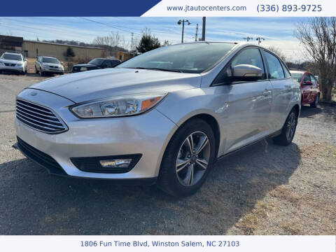 2017 Ford Focus SE FWD photo