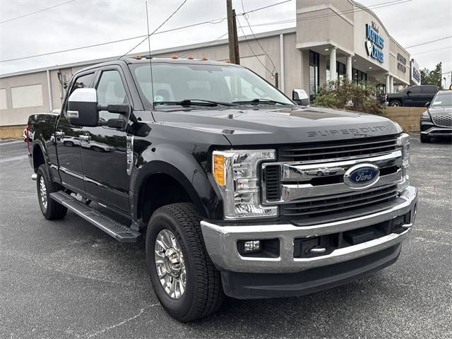 2017 Ford F-250 Super Duty XLT 4WD photo