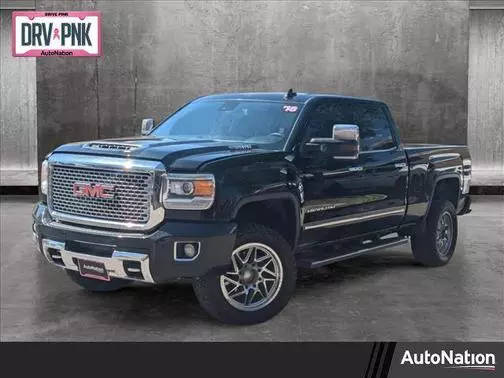 2018 GMC Sierra 2500HD Denali 4WD photo