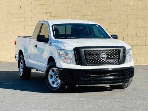 2017 Nissan Titan S 4WD photo
