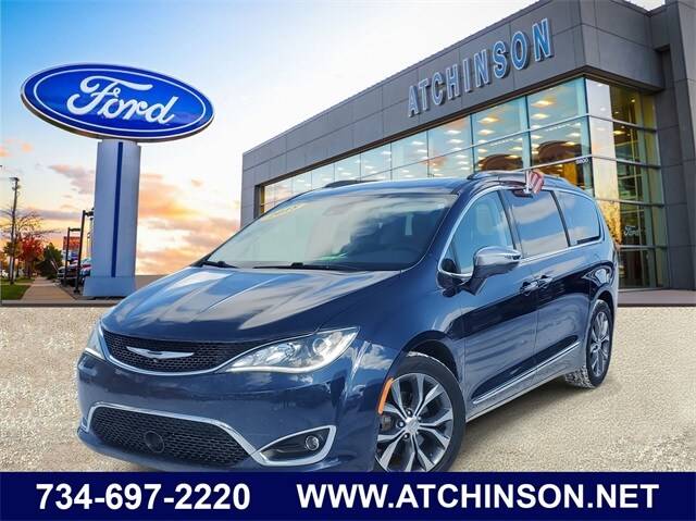 2018 Chrysler Pacifica Minivan Limited FWD photo