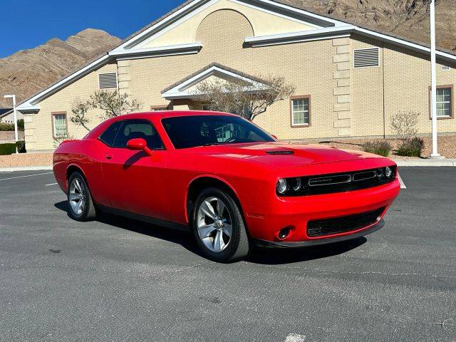 2018 Dodge Challenger SXT RWD photo
