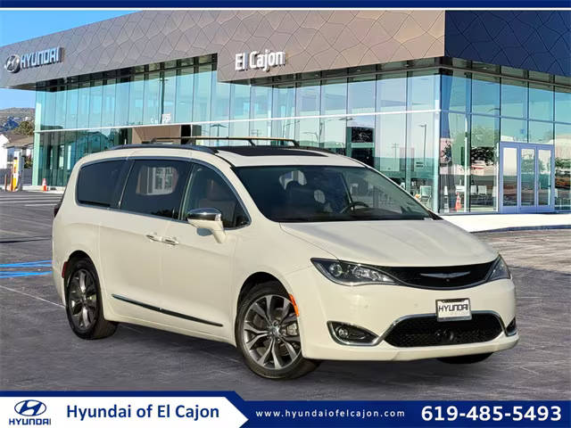 2018 Chrysler Pacifica Minivan Limited FWD photo