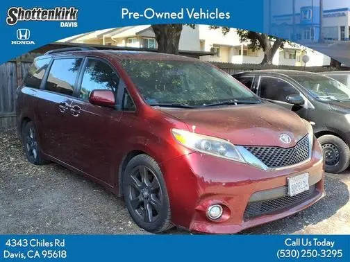 2017 Toyota Sienna SE FWD photo