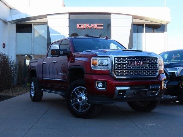 2018 GMC Sierra 2500HD Denali 4WD photo