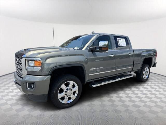 2018 GMC Sierra 2500HD Denali 4WD photo