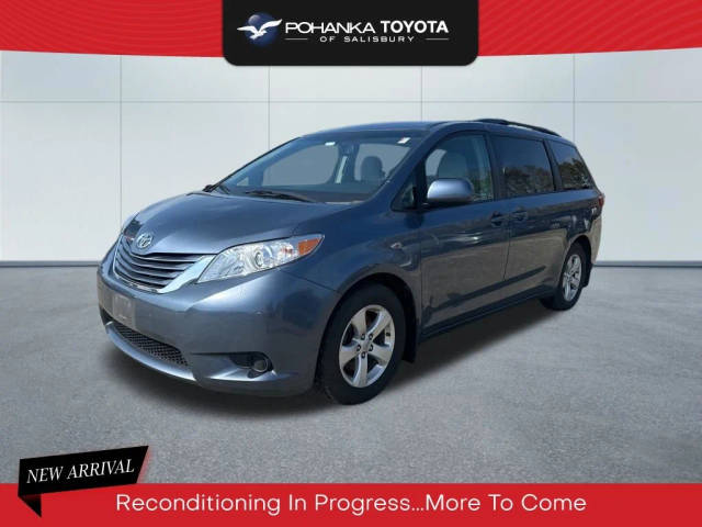 2017 Toyota Sienna LE FWD photo